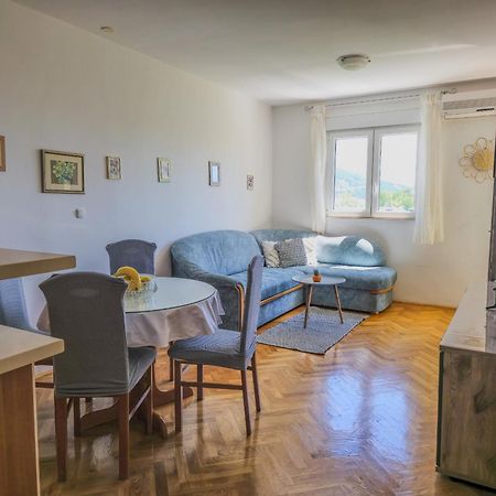 Apartment Cesarica Omiš Dış mekan fotoğraf
