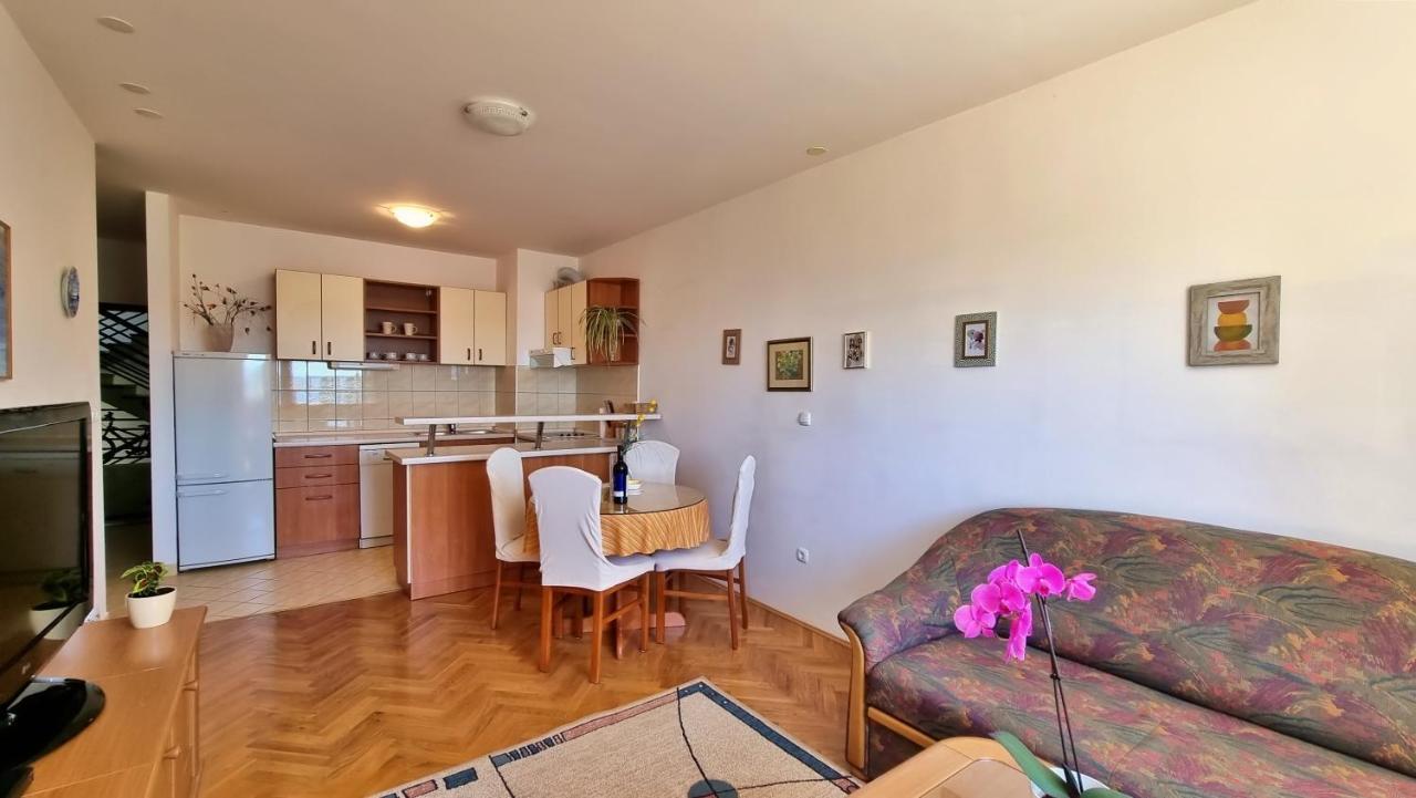 Apartment Cesarica Omiš Dış mekan fotoğraf